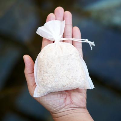 ふるさと納税 佐世保市 長崎ひのきでつくったアロマサシェ　8パック |  | 01