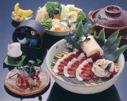 京都 湯の花温泉 松園荘保津川亭 ４名様 宿泊券(スタンダード客室) 1泊2日(朝食・夕食付き) ≪京都 旅行 温泉 旅館 ホテル 観光 トラベル チケット クーポン 旅行券≫