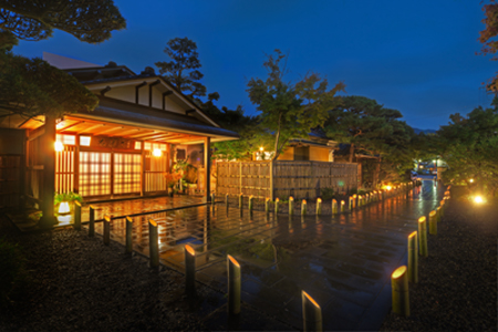 明治より和食一筋の老舗料亭★喜楽庵　養殖とらふぐ刺し（３人前）