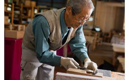 大台町の桧と桐で作った　四角い椅子　大