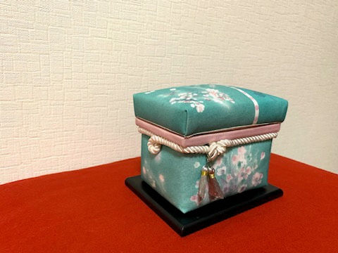 【限定１品】にほんちゃばこ 緑色・装飾桐箱(水彩画風)