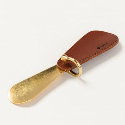 ふるさと納税 雲南市 総手縫いで仕立てた　靴べらキーホルダー(チョコ) |  | 01