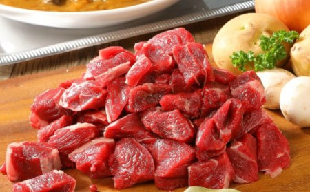 発送月指定OK！「山形村短角牛カレー・シチュー用煮込み 計800gセット（冷蔵：スネ・ネックサイコロカット200g×4P）」いわて 山形村 短角牛 牛肉 牛 赤身 セット 国産飼料 100％ 希少 貴