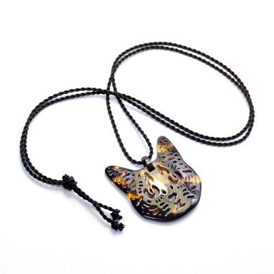 ふるさと納税 長崎市 べっ甲製すまし猫ペンダント |  | 01