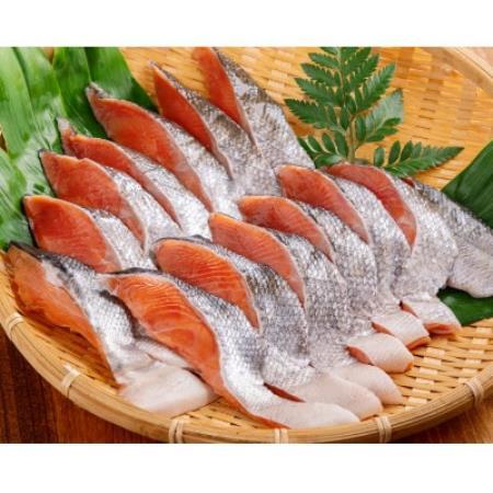 天然　新巻鮭半身切身　(2切れ×5パック)【配送不可地域：離島】【1683196】