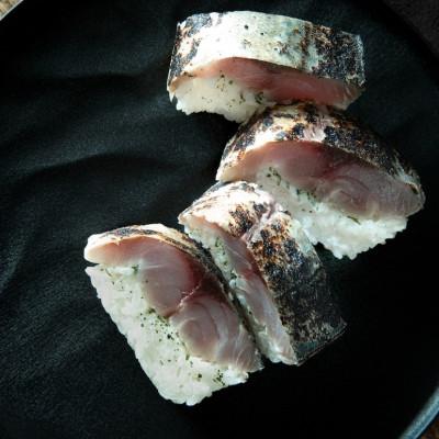 ふるさと納税 須恵町 清広の炙り旬鯖(ときさば)寿司　2本(須恵町) |  | 02