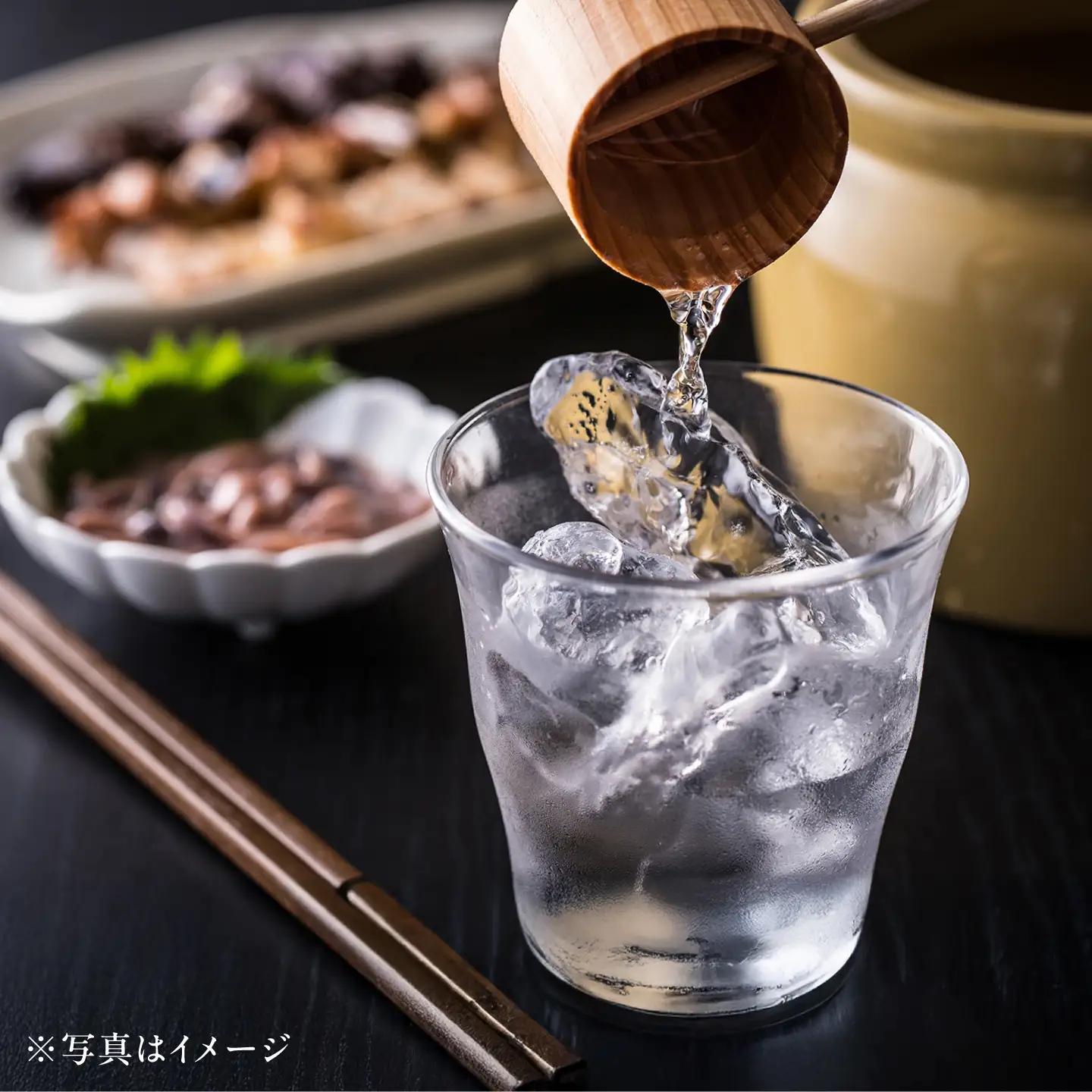 銀杏焼酎 藤九郎（720mL）4本セット / 米焼酎 本格焼酎 地酒 晩酌 四合瓶 / 稲沢市 / 合同会社祖父江商工販売 [BMBC009]