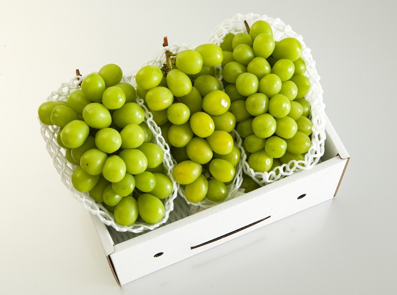 
                  ぶどう（シャインマスカット）３～５房　0020-2615
                