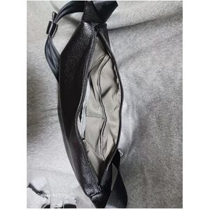 カジュアル本革シュリンクショルダー　黒【1702318】