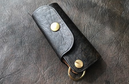 鹿革のキーケース（スピーディー振り出し式）【黒】革小物 レザー キーリング【R00552】