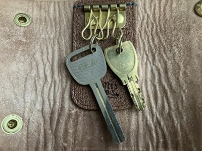 鹿革＆猪革のキーケース（三つ折り式）【赤】レザー 鍵ケース 革小物 【R00674】