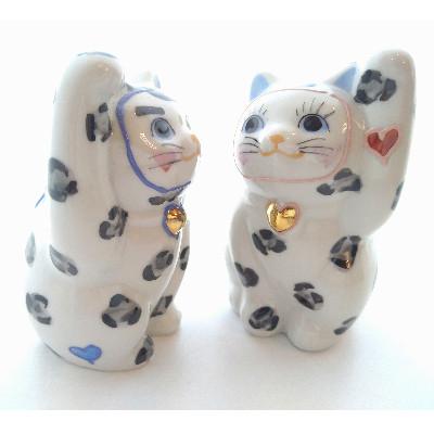 ふるさと納税 能美市 九谷LOVE招き猫(中)「チューゆっきー&チューゆきお」台・敷物付き |  | 02