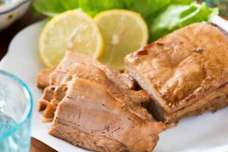 【三代目！肉工房 松本秋義】 まっ黒煮豚400g×1 [吉田ハム工場 静岡県 吉田町 22424662] 