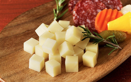 北海道十勝産 よつ葉おつまみチーズセット　ミニ 【 ふるさと納税 人気 おすすめ ランキング よつ葉 加工食品 乳製品 チーズ チェダー ゴーダ スモークチーズ おつまみ 贈答 プレゼント 贈り物 ギ