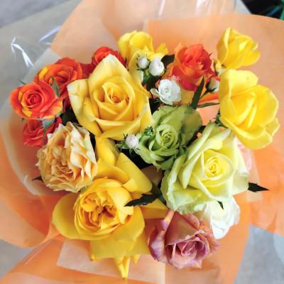 ふるさと納税 杵築市 『天使のバラ』薔薇だけの自立型花束(黄オレンジ系) |  | 01