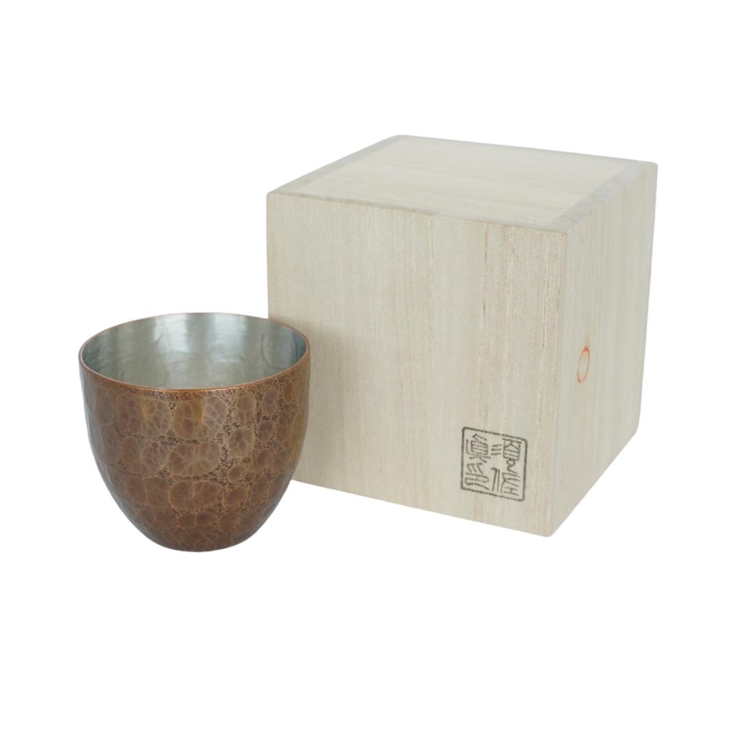 【ふるさと納税】 鎚起銅器 ぐい呑 クロコ・寂茶(さびちゃ) 100cc 100ml 鎚起銅器 燕三条製 伝統工芸 日本工芸 金工 伝統着色 一点物 職人手作り プレゼント ギフト お祝い 敬老【111S004】