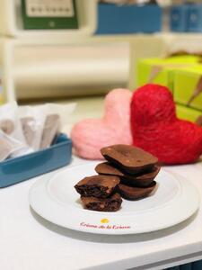 【クレーム デ ラ クレーム】ブラウニーフィナンシェ（１２個）