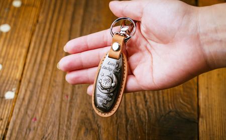 栃木レザー ふくろうキーホルダー＜ゴールド＞｜キーホルダー 革小物 革製品 栃木レザー 革 職人  埼玉県 草加市