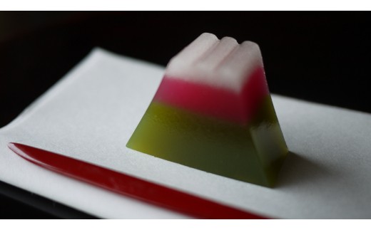 0010-18-12.華月　和菓子セット１　：「富士山羊羹（抹茶）」「華月のお手造りもなか」