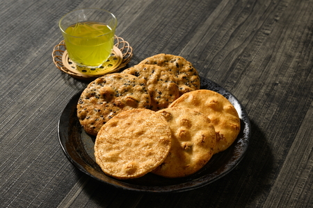 炭火手焼きせんべい組み合わせ（しょうゆ・ごま）各10枚入り _DU04