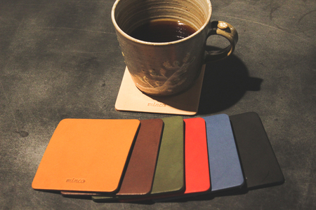 【minca】栃木レザーのコースター4枚セット  自宅、オフィス、キャンプシーンでのカフェタイムに/ブラック　667