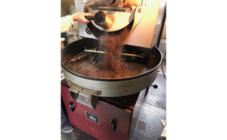 【3ヶ月定期便】自家焙煎「豆の心」世界を巡る旅セット（粉） コーヒー粉 珈琲 