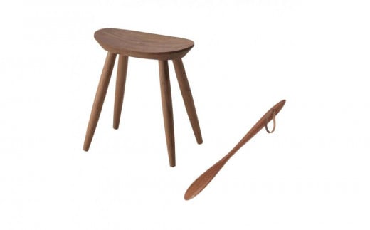 
            旭川家具　コサイン　エントランススツールと靴べら(S)のセット ウォルナット 【 旭川家具 北海道 旭川市 木製 家具 選べる樹種 玄関用スツール 靴べら コンパクトスツール 奥行コンパクト 手触りの良い仕上げ 快適玄関 お出かけスムーズ シンプル ナチュラル 手作り 北欧 おしゃれ 天然木 無垢 】_04444
          