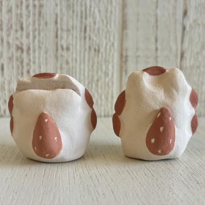 ふるさと納税 与那原町 【やちむん・焼き物】にんまりサー 手のひらサイズの陶器シーサー |  | 01