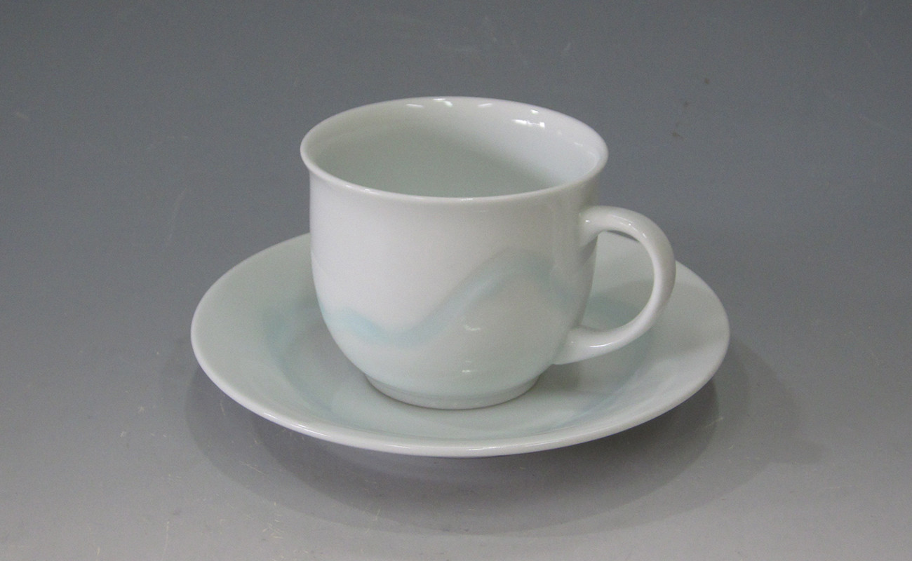 
                  日展会友 照井一玄作 青白磁コーヒー碗 水の中 A35-113
                