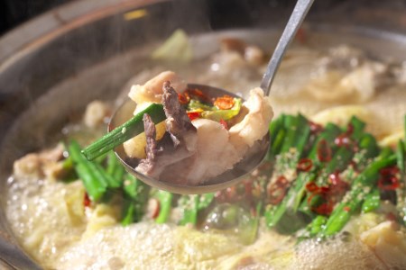 EG099 本格 薬膳 火鍋 牛もつ鍋 8～10人前 & 自家製 明太子 80g×2 セット [鍋 薬膳鍋 薬膳火鍋 スープ]