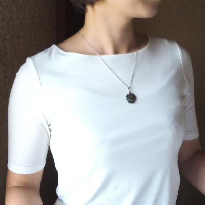 ふるさと納税 大和高田市 黒蝶貝「大極門の錺金具」ペンダント |  | 01