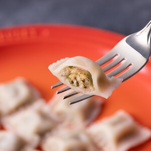 国産素材のほうれん草入りラビオリ(230g×4)《 ほうれん草 ラビオリ 生パスタ おかず 副菜 もちもち 一口サイズ 》【2400I15937】