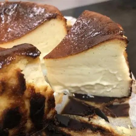 バニラがプチプチ芳醇に香る　米粉使用　濃厚ねっとりバスクチーズケーキ【配送不可地域：離島】【1712607】