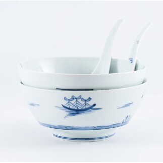 有田焼 究極のラーメン鉢ペア（レンゲ付）異人絵【まるぶん】食器 器 うつわ 磁器 陶磁器 麺鉢 ラーメン鉢 丼 丼ぶり どんぶり ペア 染付 手描き モダン A55-171_イメージ3