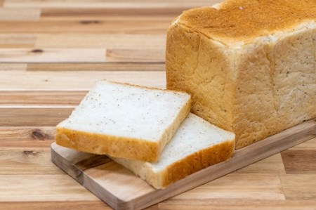 3回定期便：食パン3種食べ比べセット(計16枚）パンド・ミー 全粒粉パン ホテル食パン 【J00003】