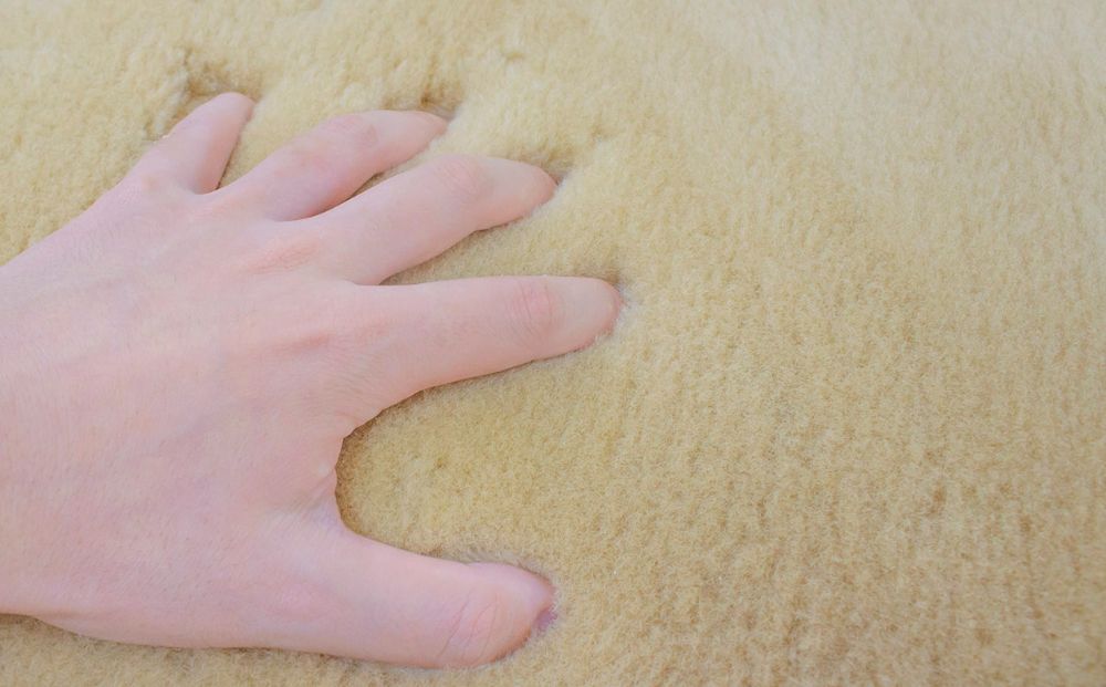 奈良 (株)マスダ製 ムートン フリース 2匹物 毛長28ｍｍ／ 羊毛皮 羊毛 スプリングラム 100％使用 天然素材 インテリア ラグ オールシーズン 通年 贈り物 プレゼント 誕生日 記念日 株式