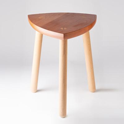 ふるさと納税 瀬戸市 さんかくのスツール　チェリー*ブナ |  | 02