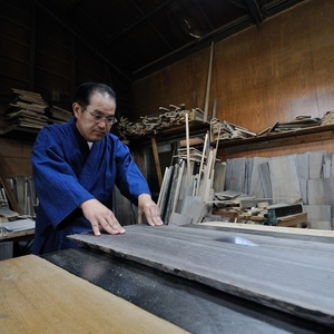 桐たんす 天丸3,8菊唐草 中 衣裳 箪笥 初音の家具 チェスト 衣裳盆 引き出し 和箪笥 衣装ダンス 洋服タンス 着物 着物用 着物収納 洋服 衣類 服 収納 衣類収納 日本製 木製 桐 完成品 イ