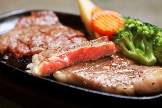 日本食肉格付協会の定める牛取引規格の最高の肉質である5等級および4等級のBMSNo.7以上が『佐賀牛』と呼ばれます