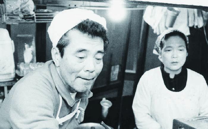 【全12回定期便】博多屋台 小金ちゃん ラーメン 16人前（2人前×8袋）＜株式会社フーデリジェンス＞那珂川市 [GBT008]