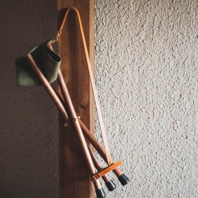 ふるさと納税 大野町 【お申込み受付後生産】革と木のハンティングチェア(ハイタイプ):グレー |  | 01