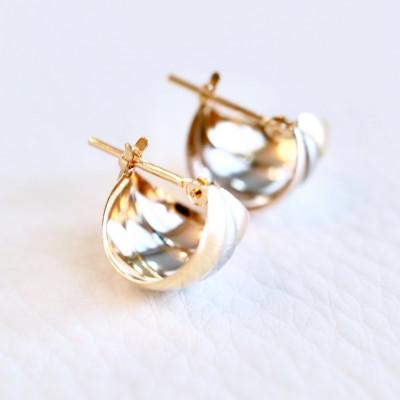 ふるさと納税 昭和町 Pt900/K18YG/K18PG 3カラーコンビ地金ピアス 保証書付 KO-0019 |  | 02