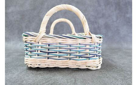 籐の角形手編みかご　手つき（大）[カラーラタン彩都] 雑貨 日用品 福祉用品 