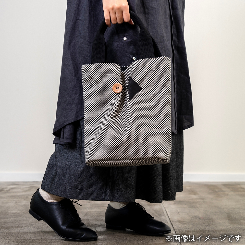 
                  三河木綿刺し子織バッグ sasicco ポイントバッグ （ 消防刺子 ） バッグ 収納 収納力 オシャレ ファッション デザイン 便利 ボタン 手提げ ポケット スタイル
                