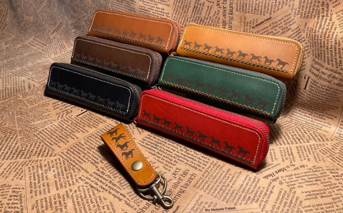 
馬九いくキーリング(キャメル)＆馬九いくラウンドファスナーペンケース
