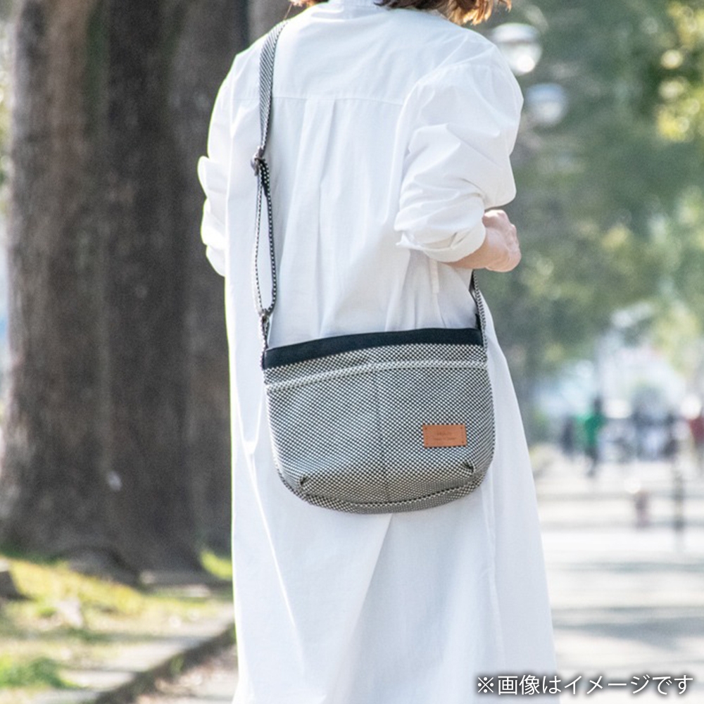 
                  三河木綿刺し子織バッグ sasicco タイニーショルダー （ 消防刺子 ） バッグ 収納 収納力 オシャレ ファッション デザイン 便利 可愛い ショルダー オープンポケット ファスナー
                