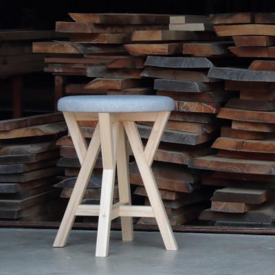 ふるさと納税 加茂市 オシャレな軽量スツール〈KIRI branch stool クリア×グレー〉桐製家具