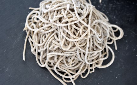 水車の石臼で挽いたそば粉500g