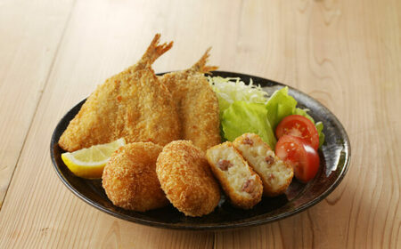 揚げ物おかず食べ比べセット（アジフライ8匹＋イカ入りコロッケ15個） / 佐賀県 / 丸福水産 [41AOCS006]