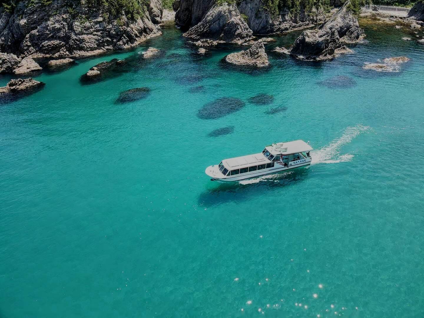 【ふるさと納税】浦富海岸島めぐり遊覧船 乗船券｜鳥取県 岩美町 観光 マリンスポーツ マリンアクティビティ 遊覧船 クルーズ 体験 レジャー 海 日本海 浦富海岸【62001】
